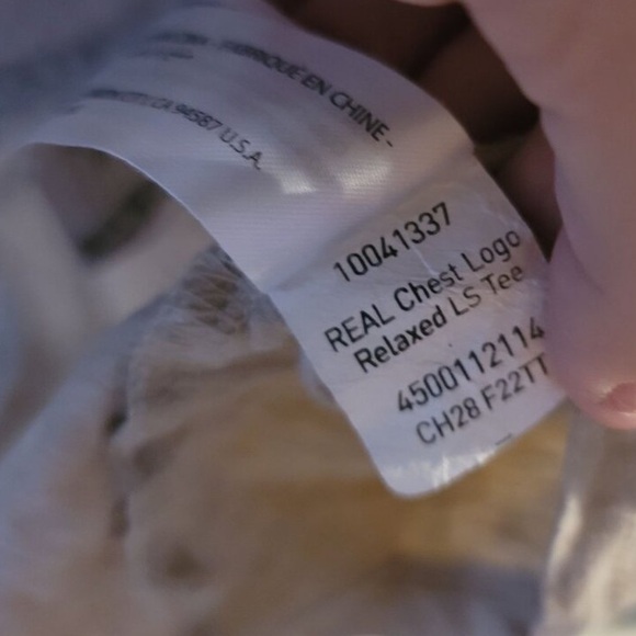 NWT Ariat Real Chest Logo Graphic Long Sleeve V-neck Tee T-Shirt Cream Large - Picture 9 of 9